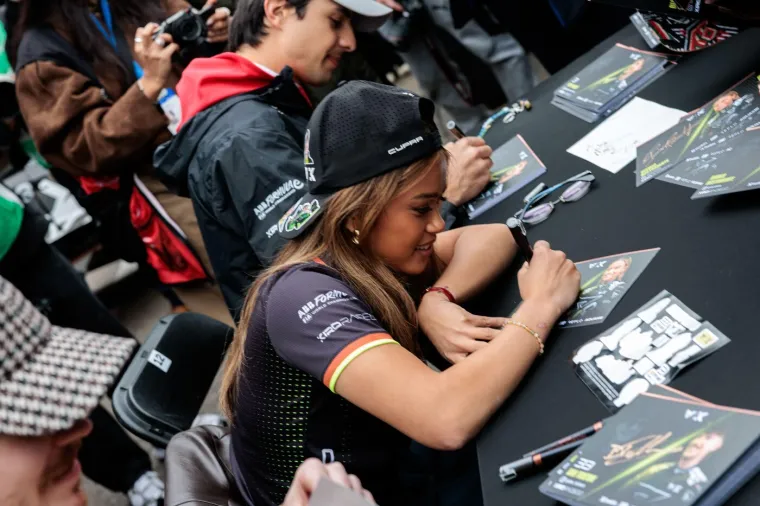 Atraktivna Bianca juri prema Formuli 1, a već je postala globalni fenomen