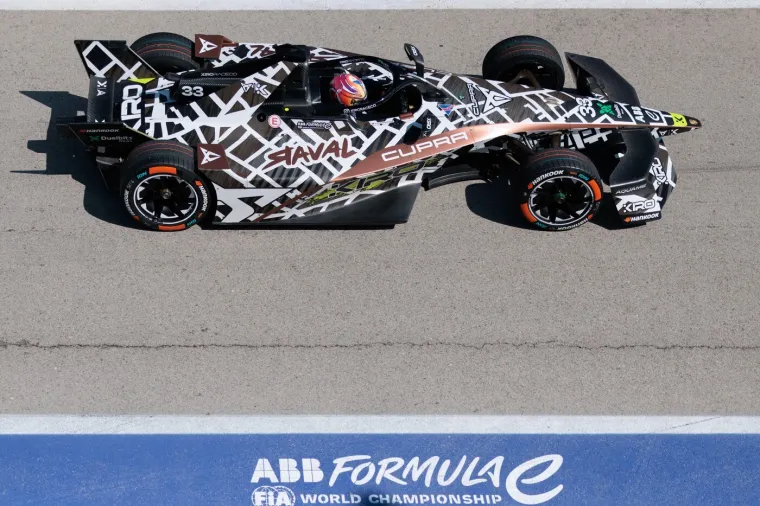 Atraktivna Bianca juri prema Formuli 1, a već je postala globalni fenomen