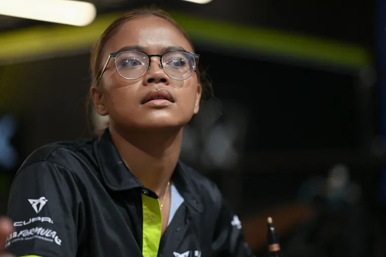 Atraktivna Bianca juri prema Formuli 1, a već je postala globalni fenomen