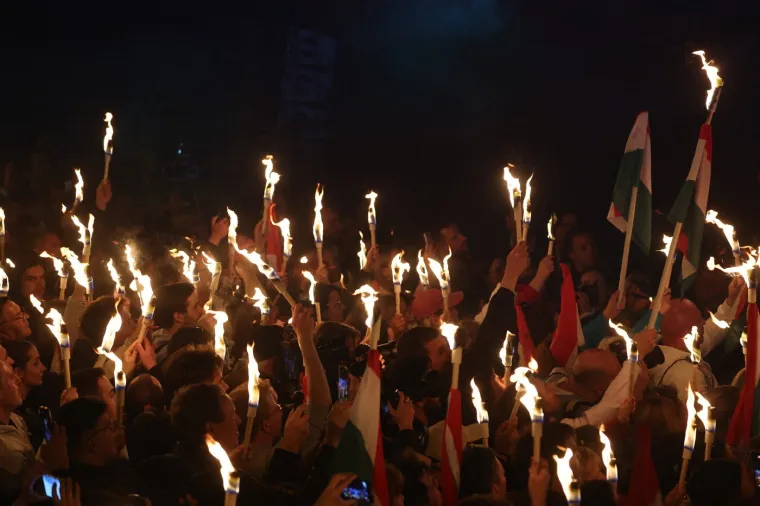 'Gotovo je': Budimpe&scaron;tom se nakon pada Orbana orila pjesma, pogledajte ove prizore!