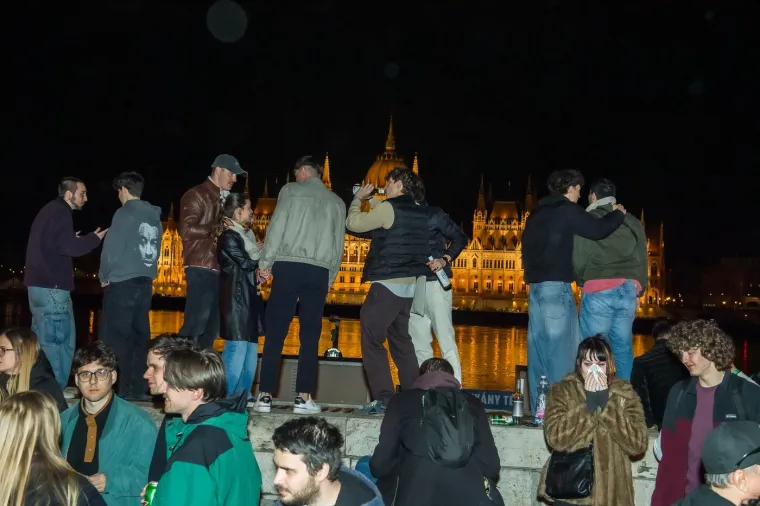 'Gotovo je': Budimpe&scaron;tom se nakon pada Orbana orila pjesma, pogledajte ove prizore!