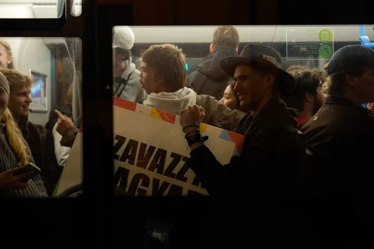 'Gotovo je': Budimpe&scaron;tom se nakon pada Orbana orila pjesma, pogledajte ove prizore!