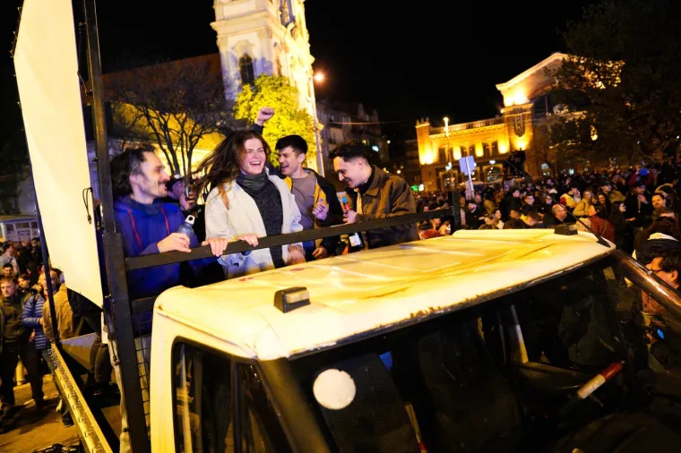 'Gotovo je': Budimpe&scaron;tom se nakon pada Orbana orila pjesma, pogledajte ove prizore!