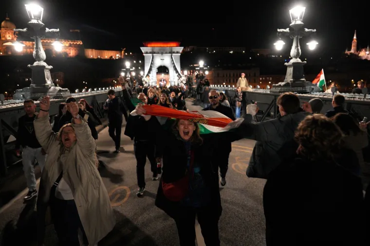 'Gotovo je': Budimpe&scaron;tom se nakon pada Orbana orila pjesma, pogledajte ove prizore!