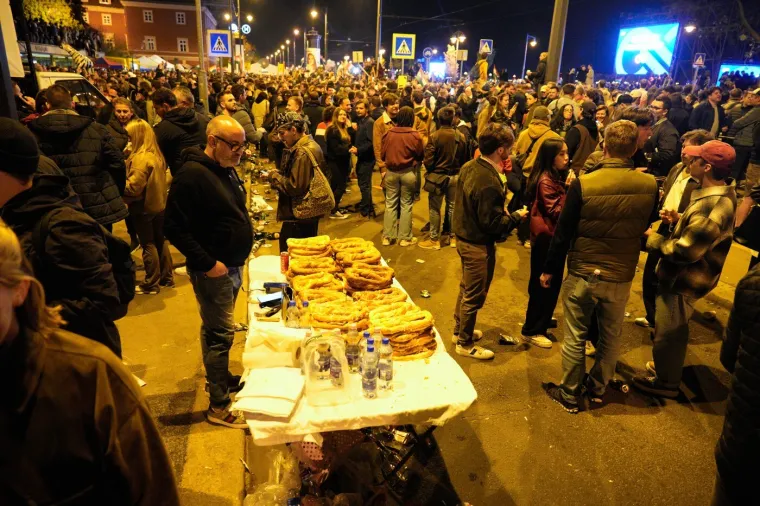 'Gotovo je': Budimpe&scaron;tom se nakon pada Orbana orila pjesma, pogledajte ove prizore!