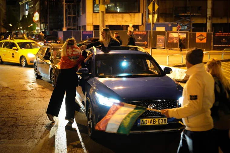 'Gotovo je': Budimpe&scaron;tom se nakon pada Orbana orila pjesma, pogledajte ove prizore!