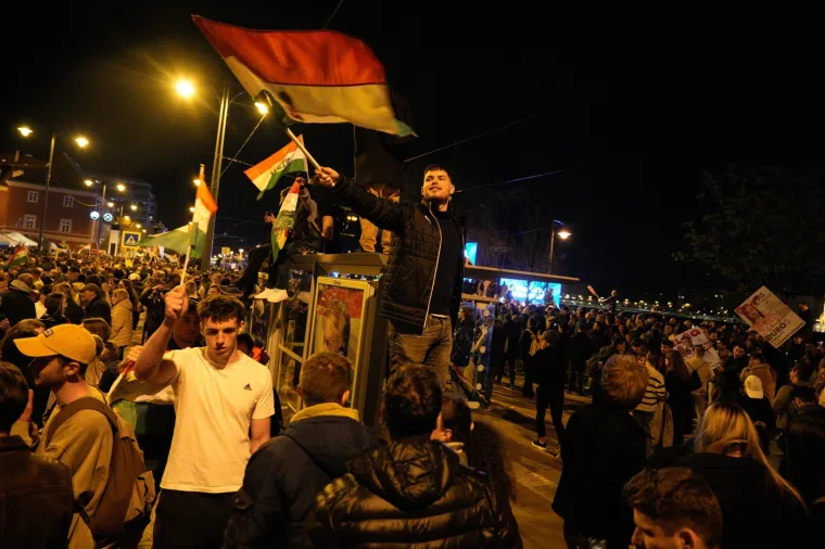 'Gotovo je': Budimpe&scaron;tom se nakon pada Orbana orila pjesma, pogledajte ove prizore!