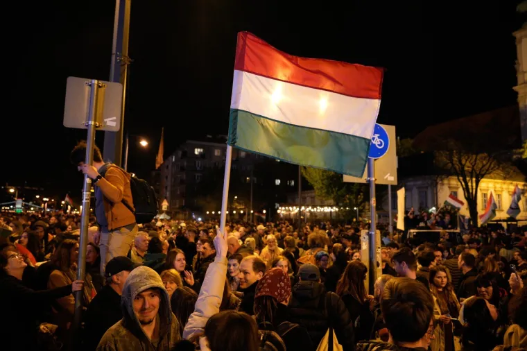 'Gotovo je': Budimpe&scaron;tom se nakon pada Orbana orila pjesma, pogledajte ove prizore!