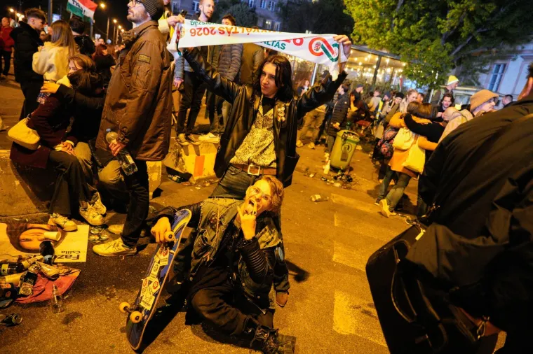 'Gotovo je': Budimpe&scaron;tom se nakon pada Orbana orila pjesma, pogledajte ove prizore!