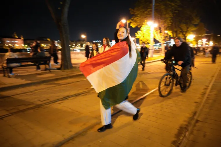 'Gotovo je': Budimpe&scaron;tom se nakon pada Orbana orila pjesma, pogledajte ove prizore!