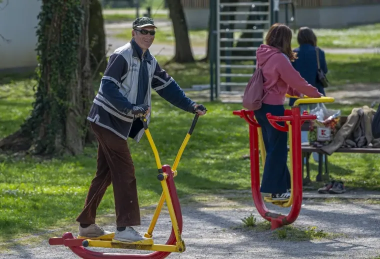 Dama u baloneru ukrala poglede na karlovačkoj &scaron;pici: Pogledajte tko se sve pro&scaron;etao gradom