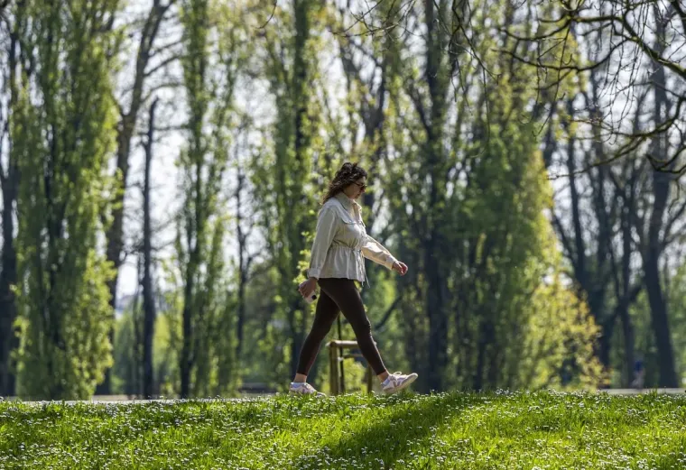 Dama u baloneru ukrala poglede na karlovačkoj &scaron;pici: Pogledajte tko se sve pro&scaron;etao gradom