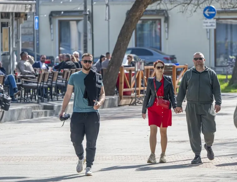 Dama u baloneru ukrala poglede na karlovačkoj &scaron;pici: Pogledajte tko se sve pro&scaron;etao gradom