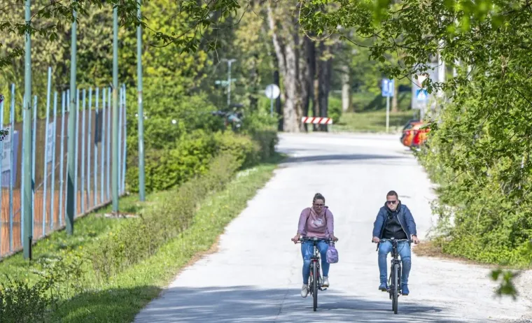 Dama u baloneru ukrala poglede na karlovačkoj &scaron;pici: Pogledajte tko se sve pro&scaron;etao gradom