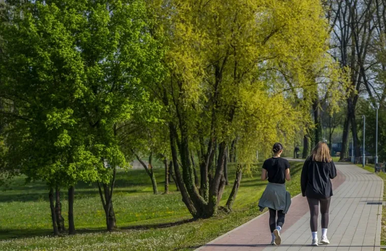 Dama u baloneru ukrala poglede na karlovačkoj &scaron;pici: Pogledajte tko se sve pro&scaron;etao gradom