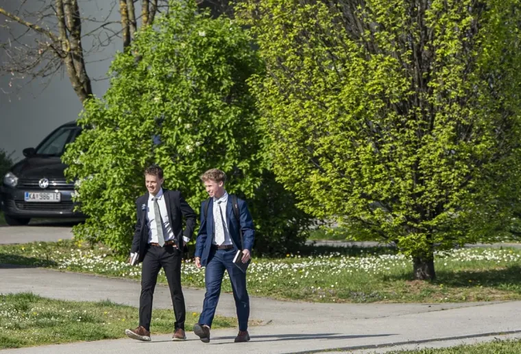 Dama u baloneru ukrala poglede na karlovačkoj &scaron;pici: Pogledajte tko se sve pro&scaron;etao gradom