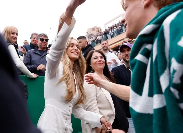 Bila sa Schumacherom, sad ljubi tenisku zvijezdu: Tko je zgodna plavu&scaron;a o kojoj bruji internet?