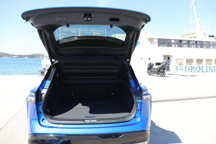 Ovaj SUV vuče kao struja, a ide na benzin: Pogledajte kako izgleda