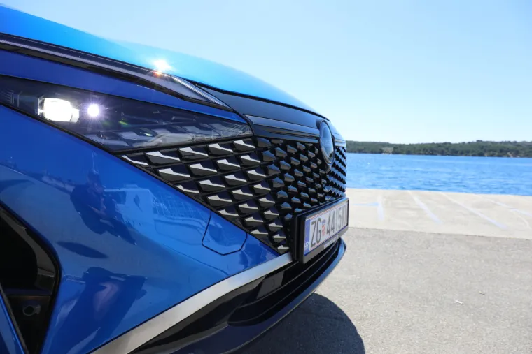 Ovaj SUV vuče kao struja, a ide na benzin: Pogledajte kako izgleda