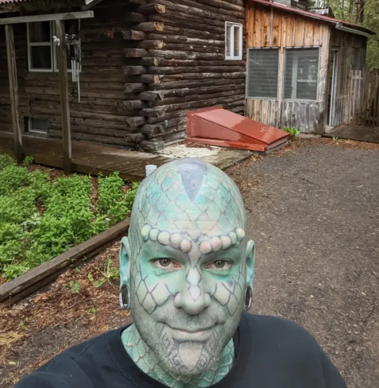 Potro&scaron;io je čitavo bogatstvo da bi izgledao kao gmaz: Iza te odluke stoji nevjerojatna priča