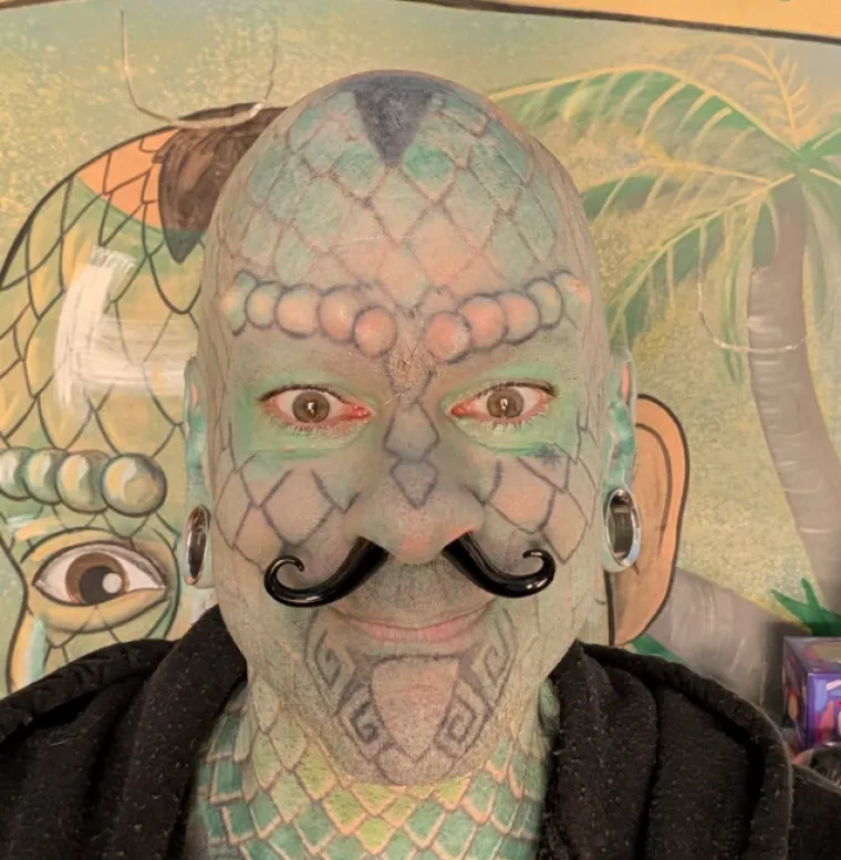 Potro&scaron;io je čitavo bogatstvo da bi izgledao kao gmaz: Iza te odluke stoji nevjerojatna priča