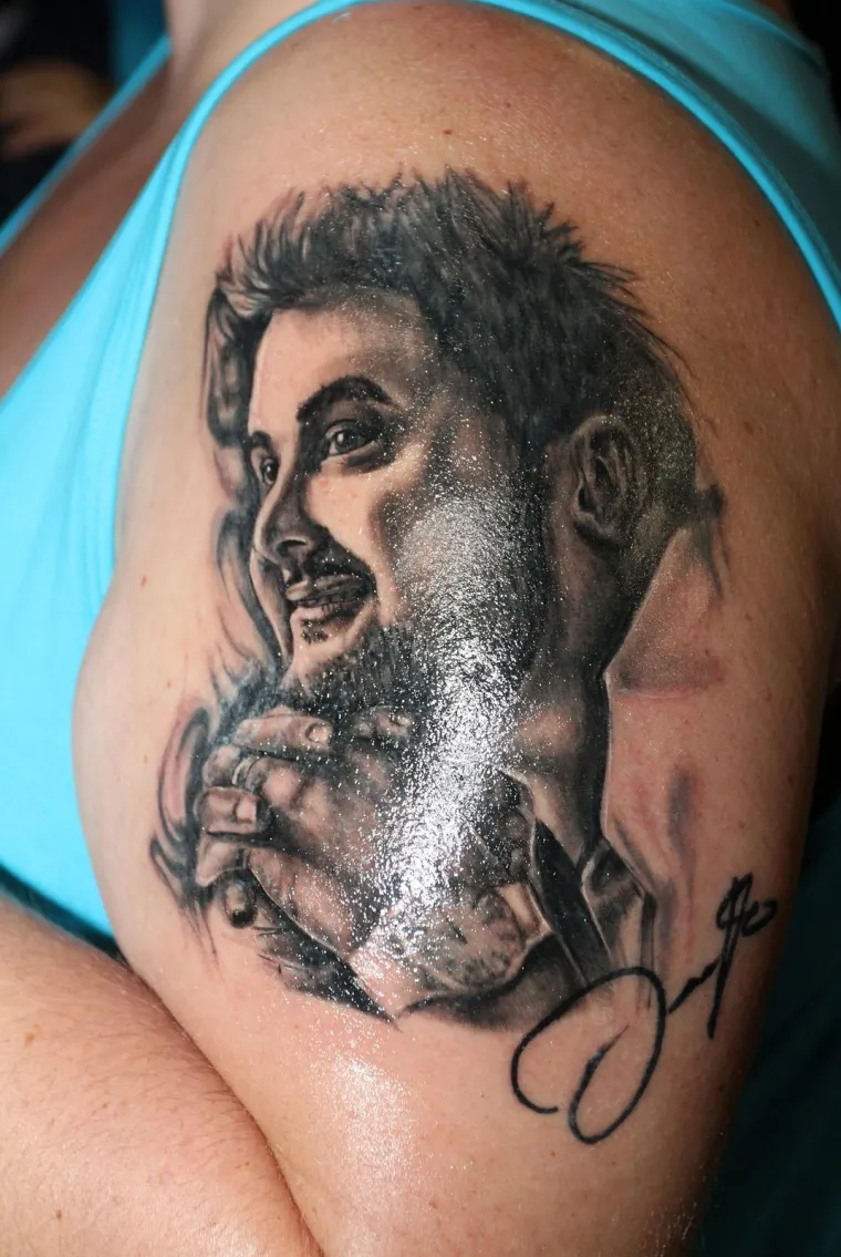 Ne, ovo nije AI: Djevojka iz Krapine &scaron;okirala Houdeka, posvetila mu ogromnu tetovažu