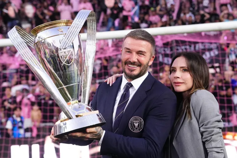 Posh spajsica, najpoznatija WAG-sica i sada modna elita: Kako se mijenjala Victoria Beckham?
