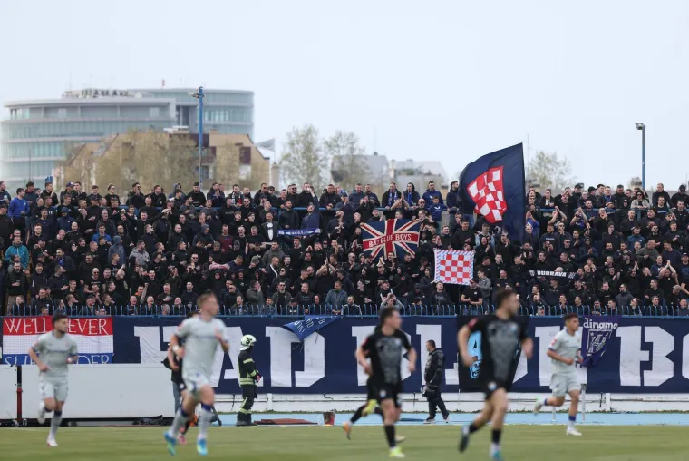 Crno u Osijeku: Boysi mahali sumnjivom zastavom, ali svi su gledali u trenera Vukovara