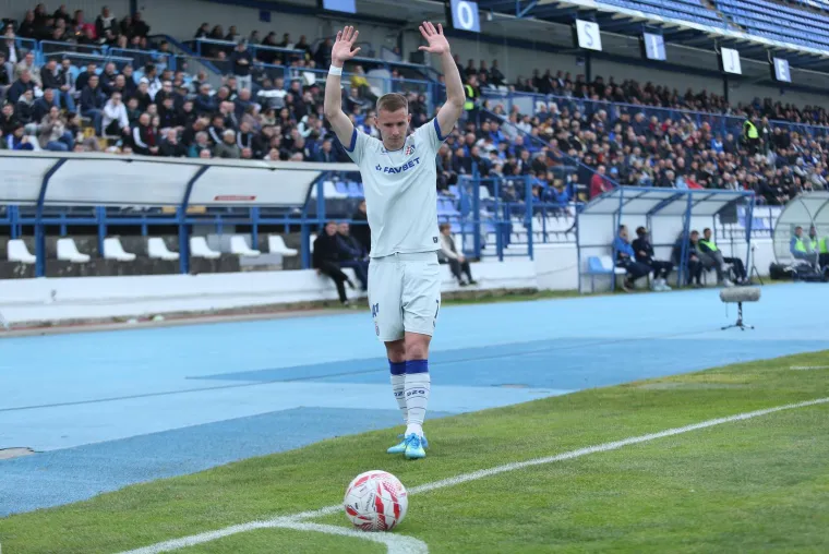 Crno u Osijeku: Boysi mahali zastavom, ali svi su gledali u trenera Vukovara