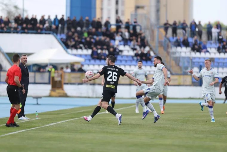 Crno u Osijeku: Boysi mahali zastavom, ali svi su gledali u trenera Vukovara