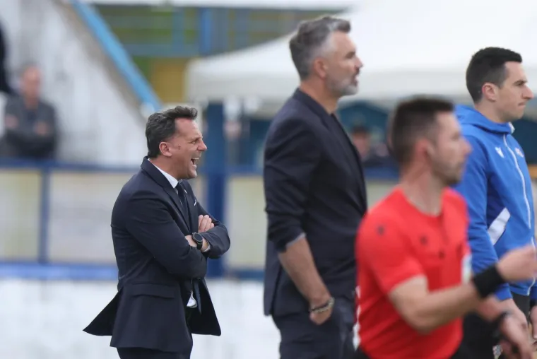 Crno u Osijeku: Boysi mahali zastavom, ali svi su gledali u trenera Vukovara