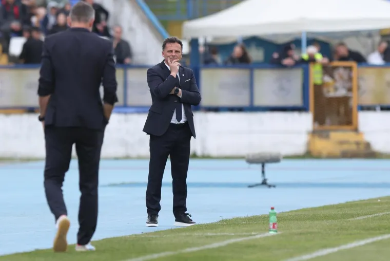 Crno u Osijeku: Boysi mahali zastavom, ali svi su gledali u trenera Vukovara