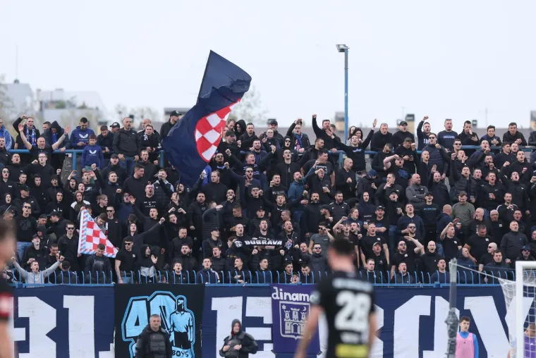 Crno u Osijeku: Boysi mahali zastavom, ali svi su gledali u trenera Vukovara