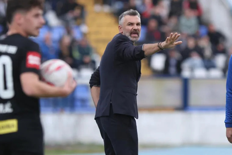 Crno u Osijeku: Boysi mahali zastavom, ali svi su gledali u trenera Vukovara