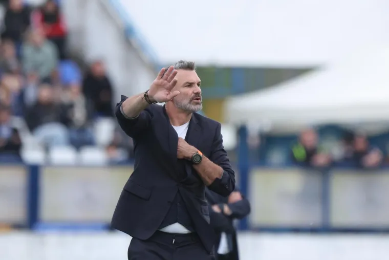 Crno u Osijeku: Boysi mahali zastavom, ali svi su gledali u trenera Vukovara