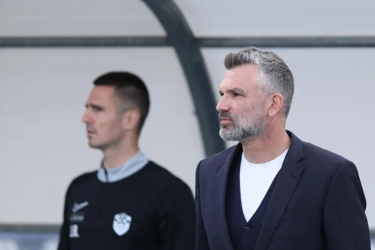 Crno u Osijeku: Boysi mahali zastavom, ali svi su gledali u trenera Vukovara