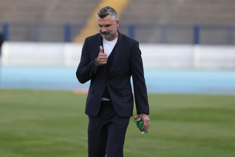 Crno u Osijeku: Boysi mahali zastavom, ali svi su gledali u trenera Vukovara