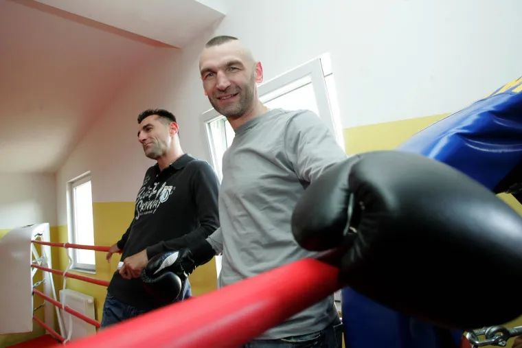 Davni okr&scaron;aj u Sesvetama: Simona Mijoković nije skidala &scaron;tikle za boksački nastup