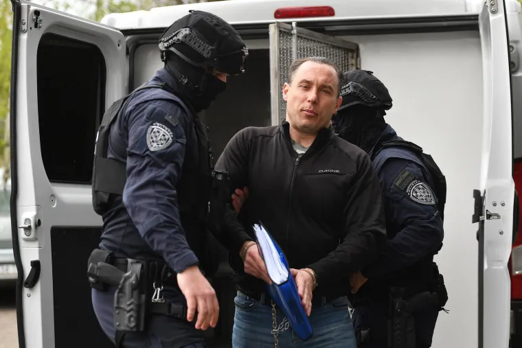 Srđan Mlađan u lancima stigao na sud: Novinarima dobacio dvije rečenice