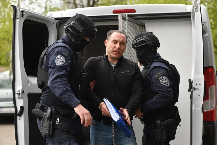 Srđan Mlađan u lancima stigao na sud: Novinarima dobacio dvije rečenice