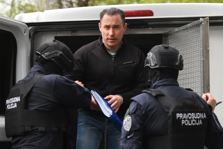 Srđan Mlađan u lancima stigao na sud: Novinarima dobacio dvije rečenice