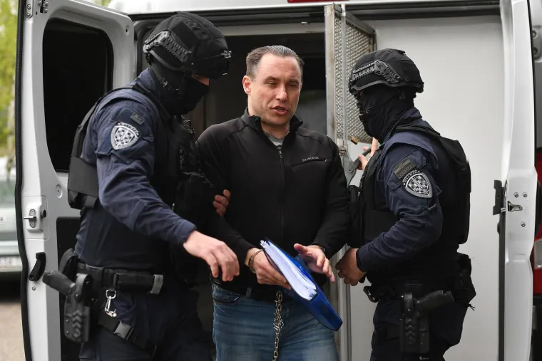 Srđan Mlađan u lancima stigao na sud: Novinarima dobacio dvije rečenice