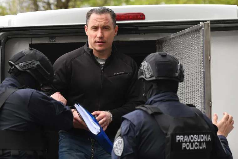 Srđan Mlađan u lancima stigao na sud: Novinarima dobacio dvije rečenice