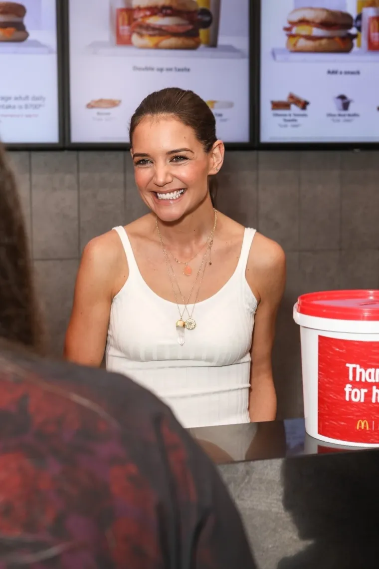 Jedva se izvukla iz ralja scijentologije, a sad je snimili na ulici: Ovako izgleda Katie Holmes