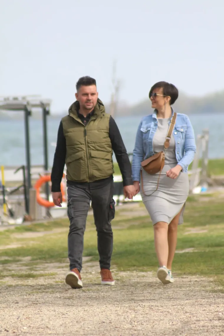 Crnokosa dama zapela oku fotografa na jednoj od najposjećenijih &scaron;etnica