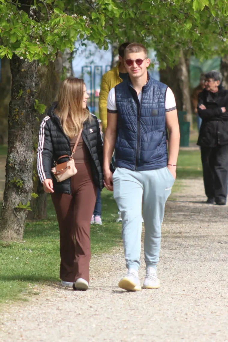 Crnokosa dama zapela oku fotografa na jednoj od najposjećenijih &scaron;etnica