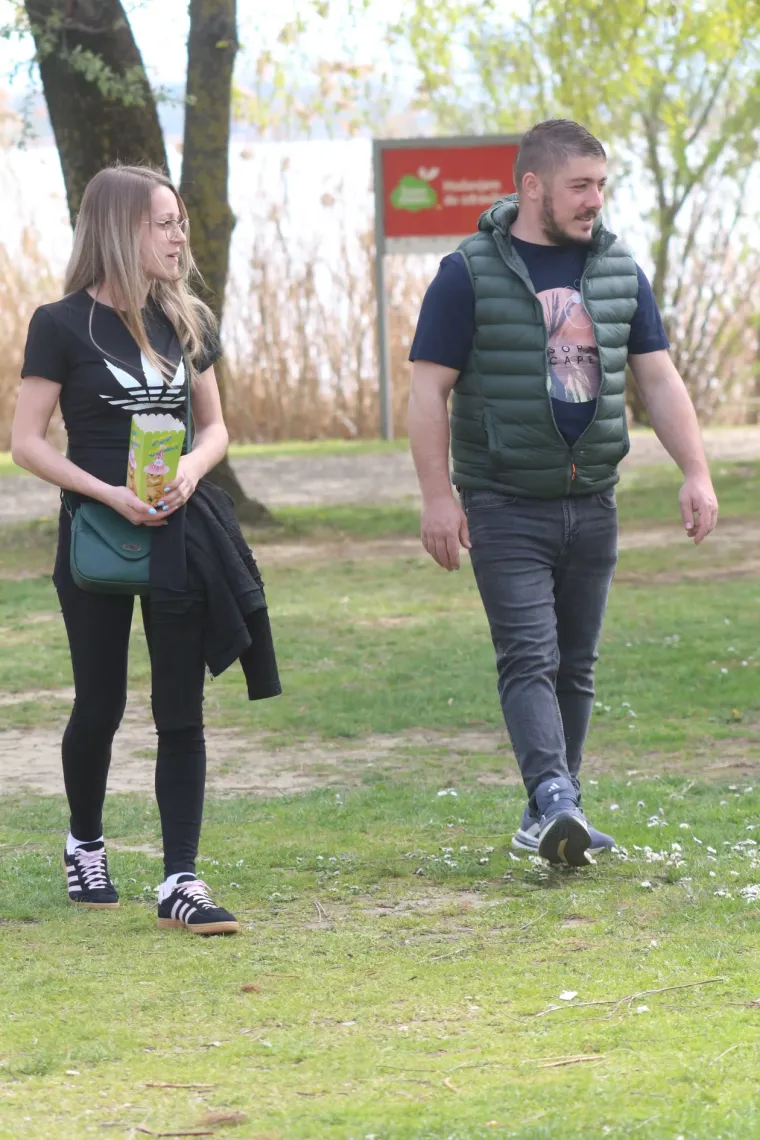 Crnokosa dama zapela oku fotografa na jednoj od najposjećenijih &scaron;etnica