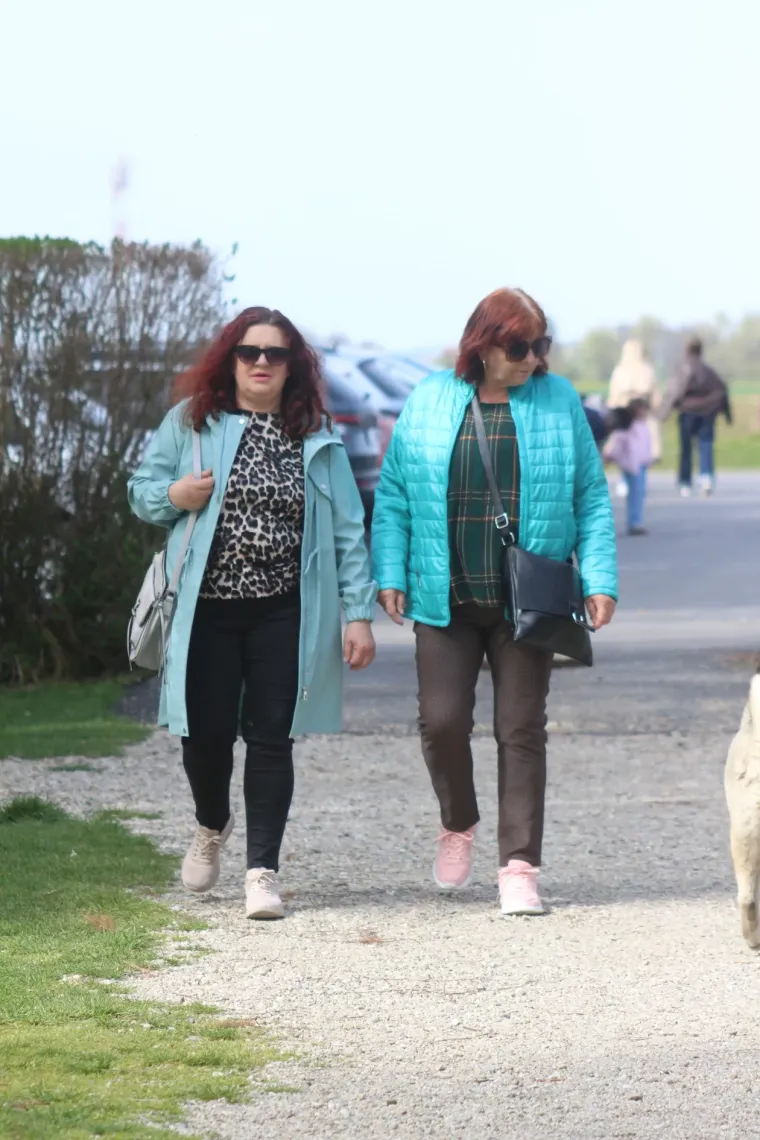 Crnokosa dama zapela oku fotografa na jednoj od najposjećenijih &scaron;etnica