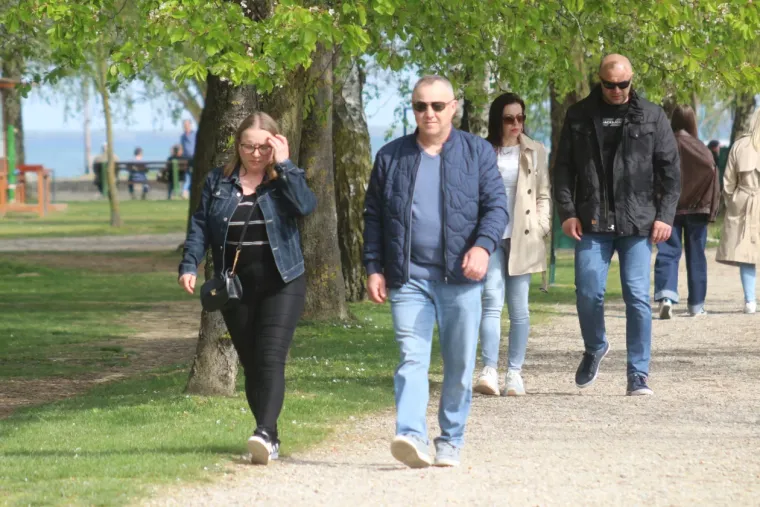 Crnokosa dama zapela oku fotografa na jednoj od najposjećenijih &scaron;etnica