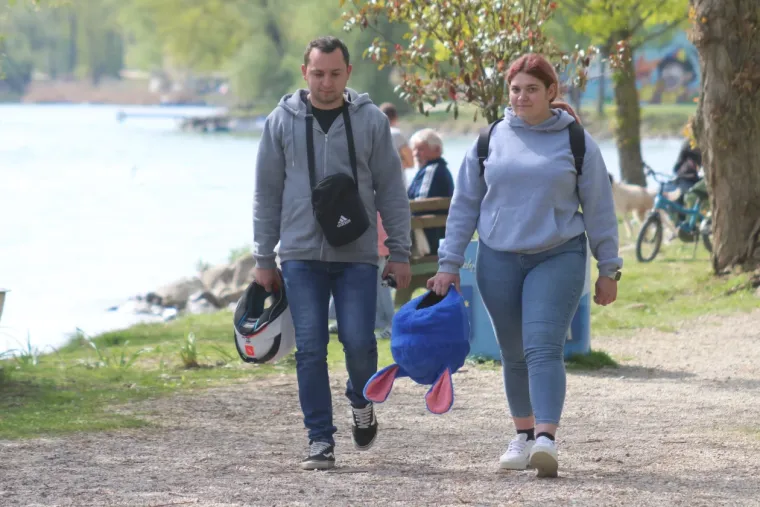 Crnokosa dama zapela oku fotografa na jednoj od najposjećenijih &scaron;etnica